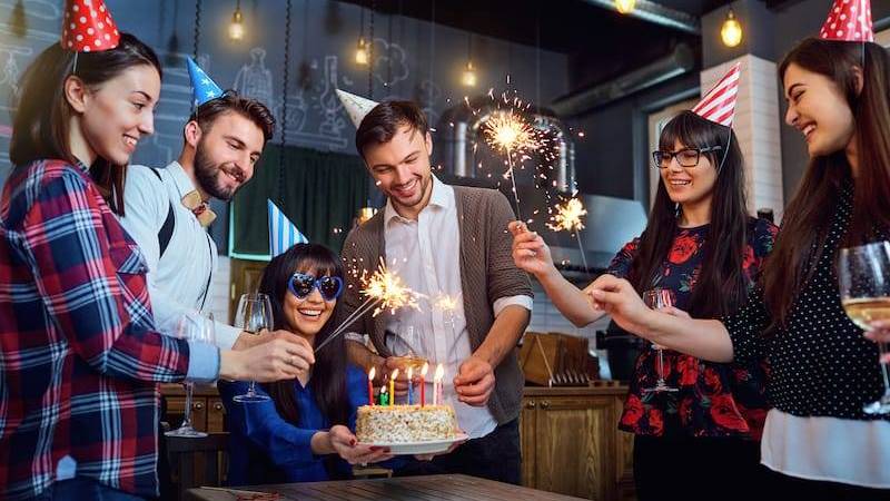 How to Congratulate Your Friend Birthday: 5 Best Ideas